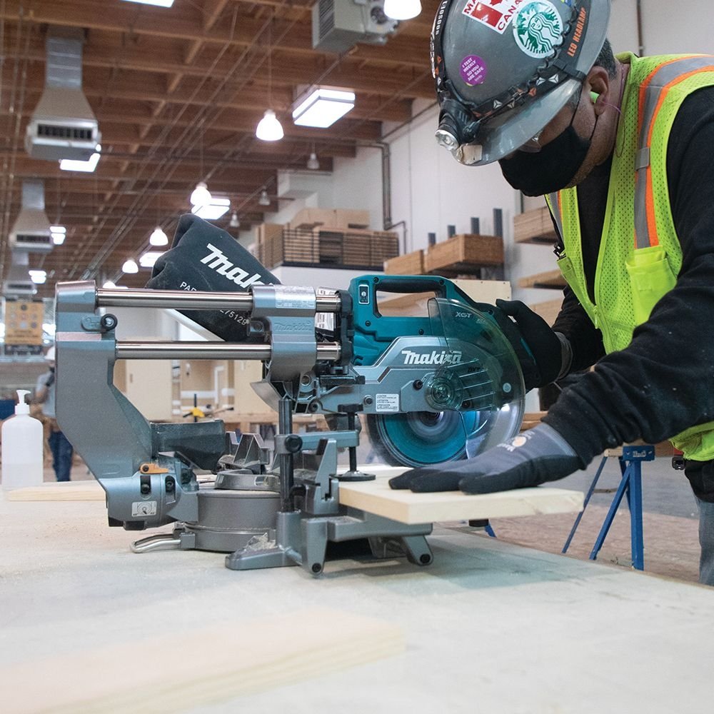 Makita GSL02Z 40V Max XGT Brushless Cordless 8-1/2″ Dual-Bevel