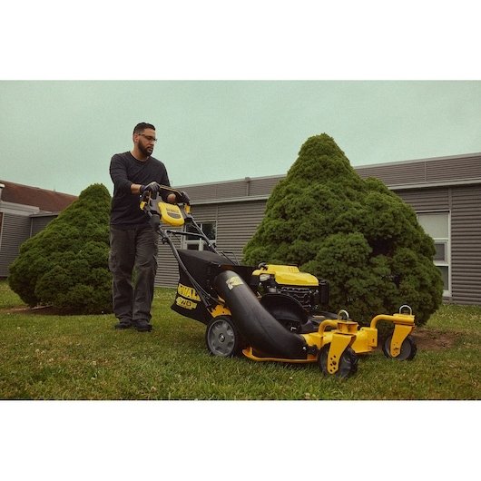 DEWALT 28 in. 224cc 3-in-1 Self-Propelled Gas Push Lawn Mower