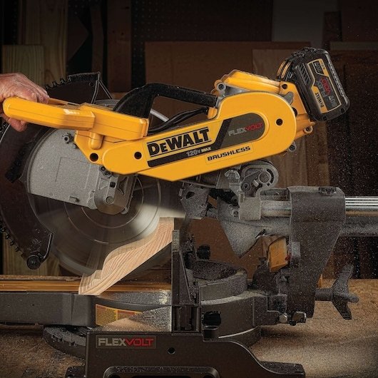 DeWalt FLEXVOLT 12 in 120V MAX Double Bevel Compound Sliding Miter Saw Kit