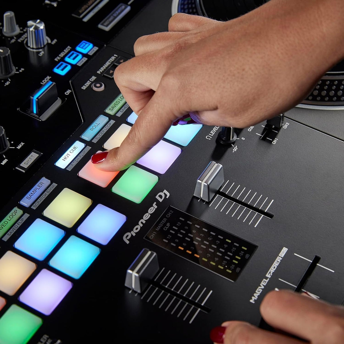 Pioneer DJ DDJ-REV7 DJ Controller