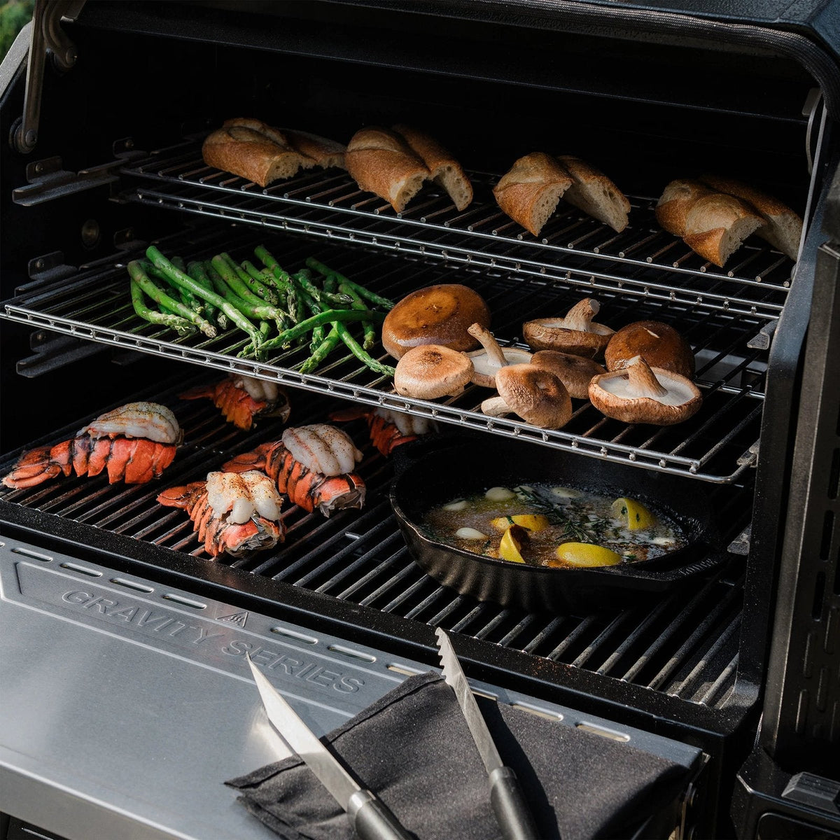 Masterbuilt Gravity Series XT Digital Charcoal Grill and Smoker